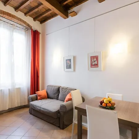 Roommo Beccaria Florence